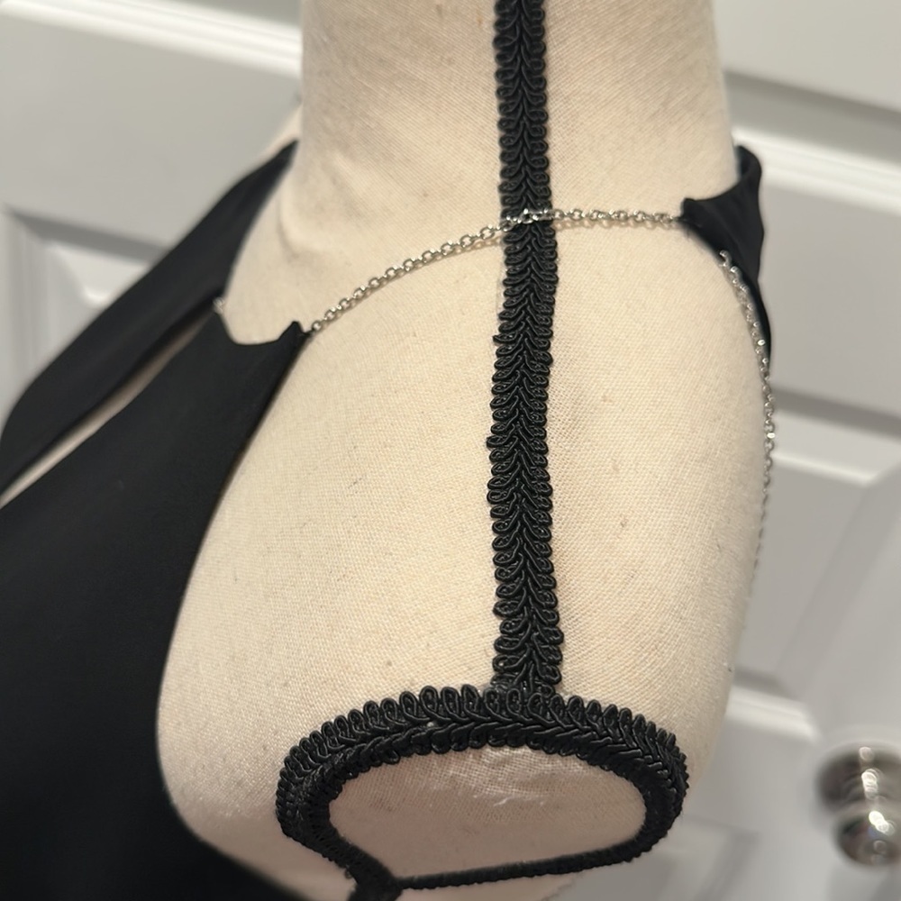 Black Sleeveless With Silver Chain Detail - Picture 4 of 7